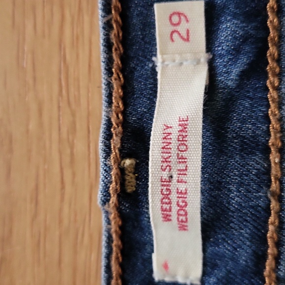Levi's NWT - Wedgie Skinny Jeans - Medium Wash - 29" x 27" - Picture 3 of 8